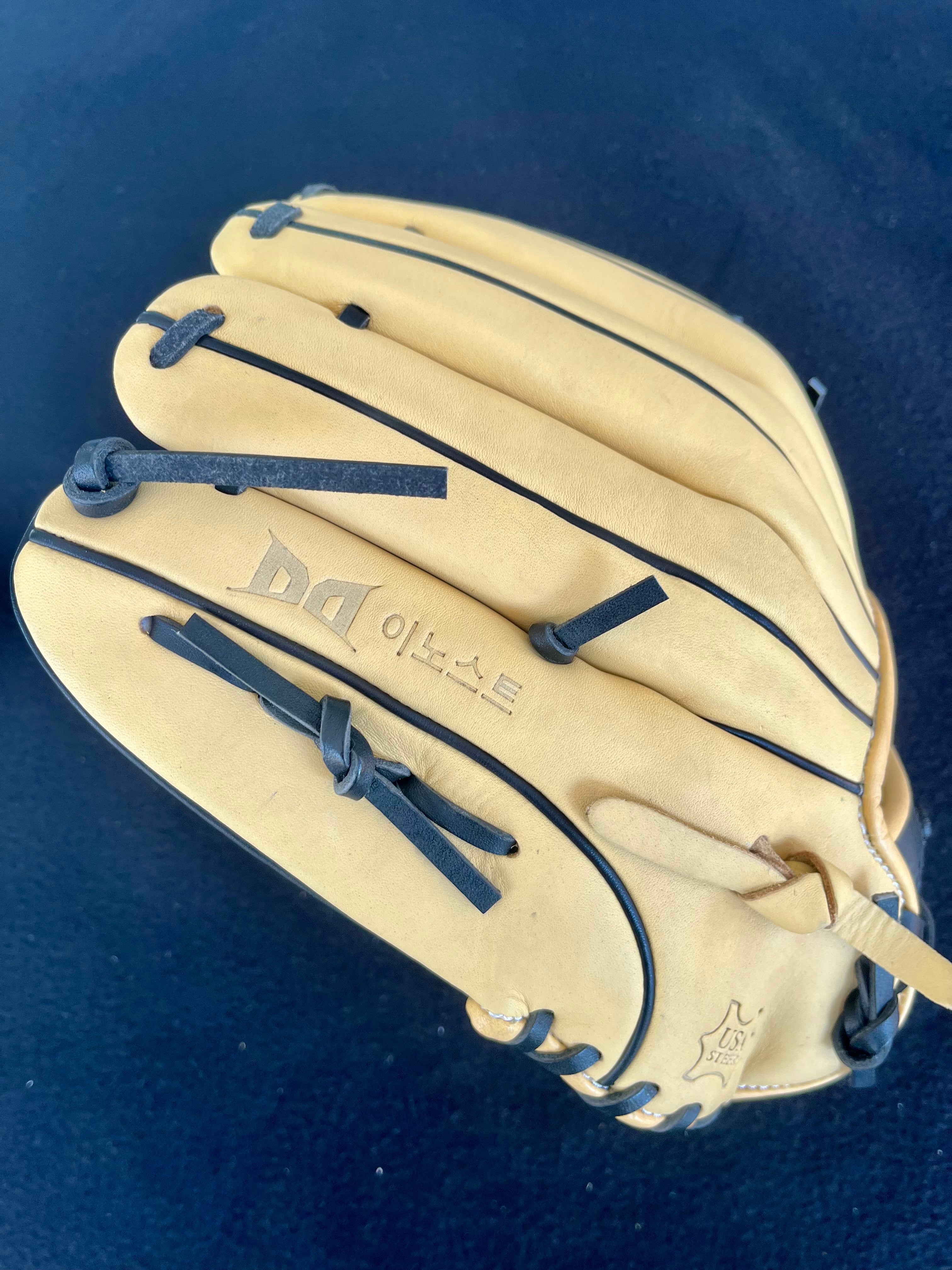 12" Innost RHT/LHT Closed-Web Camel & Black