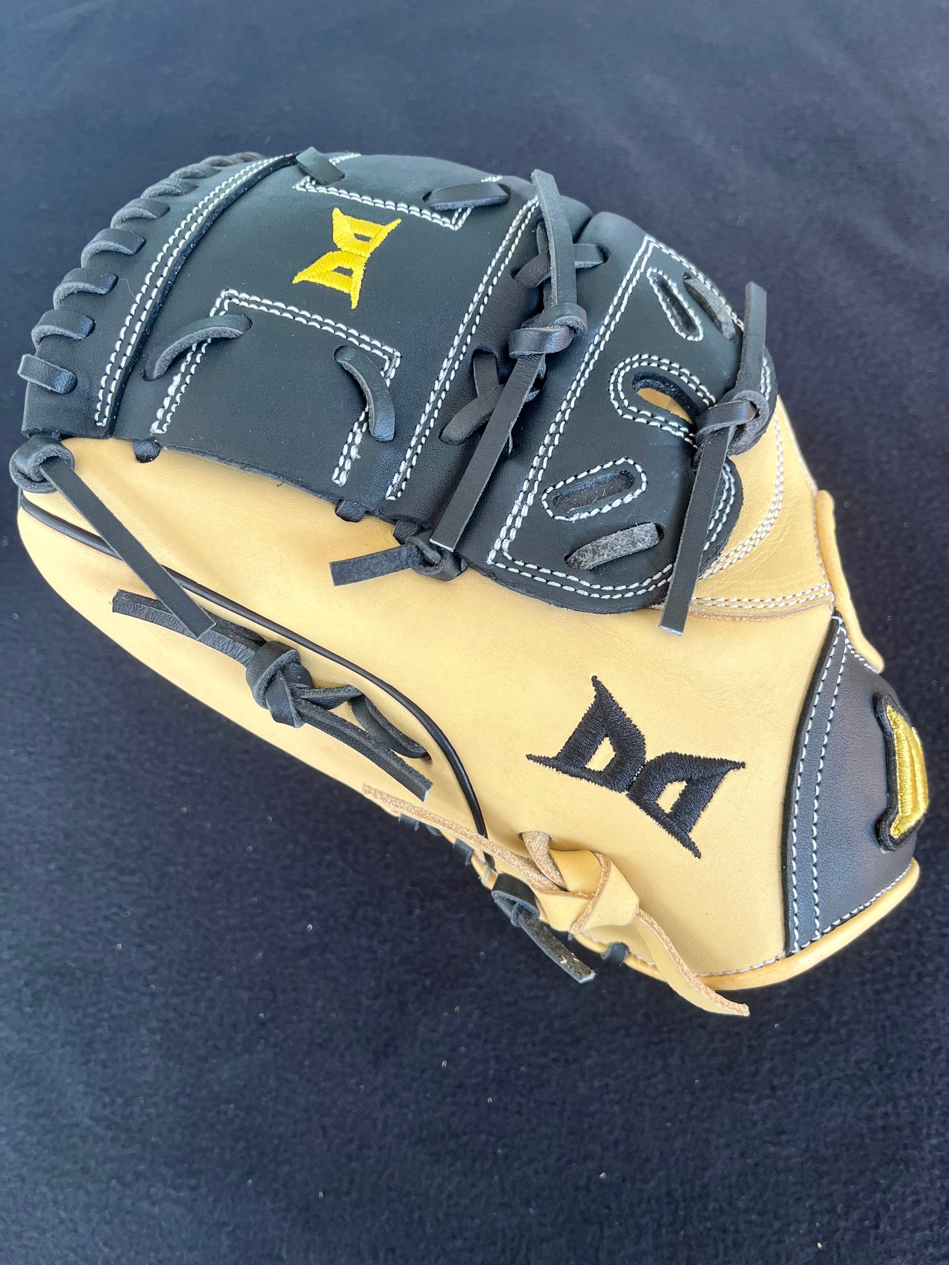 12" Innost RHT/LHT Closed-Web Camel & Black