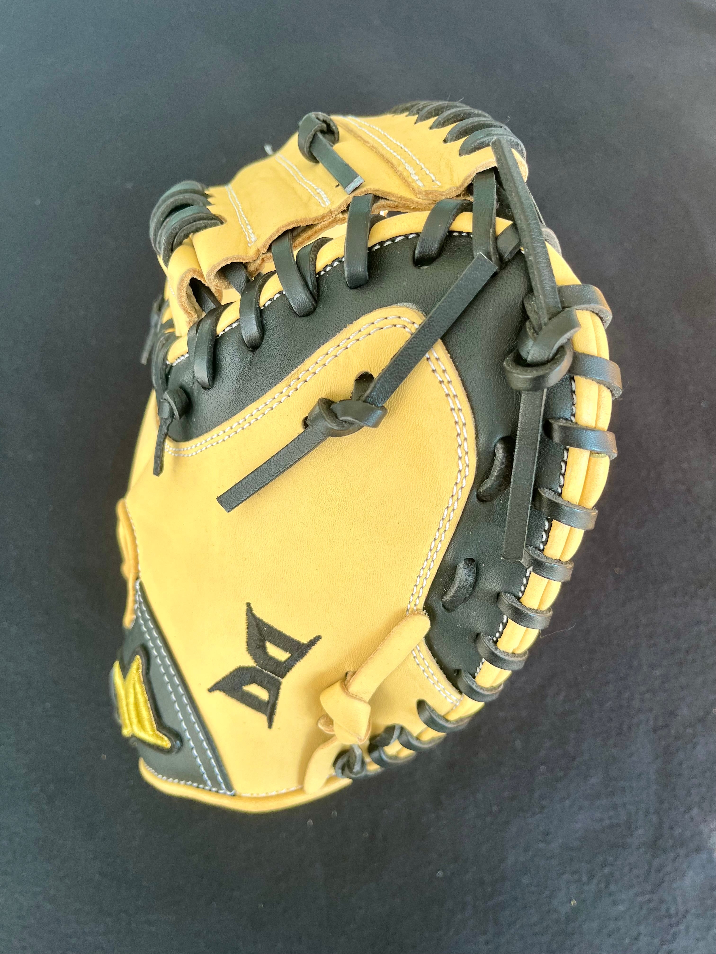 33.5" Innost Catchers Mitt RHT Camel & Black